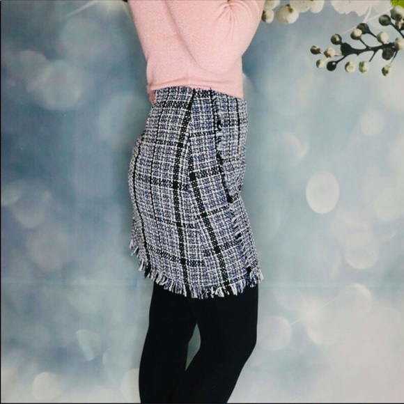 Last One! Tweed Plaid Frayed Hem Mini Skirt - Picture 4 of 6